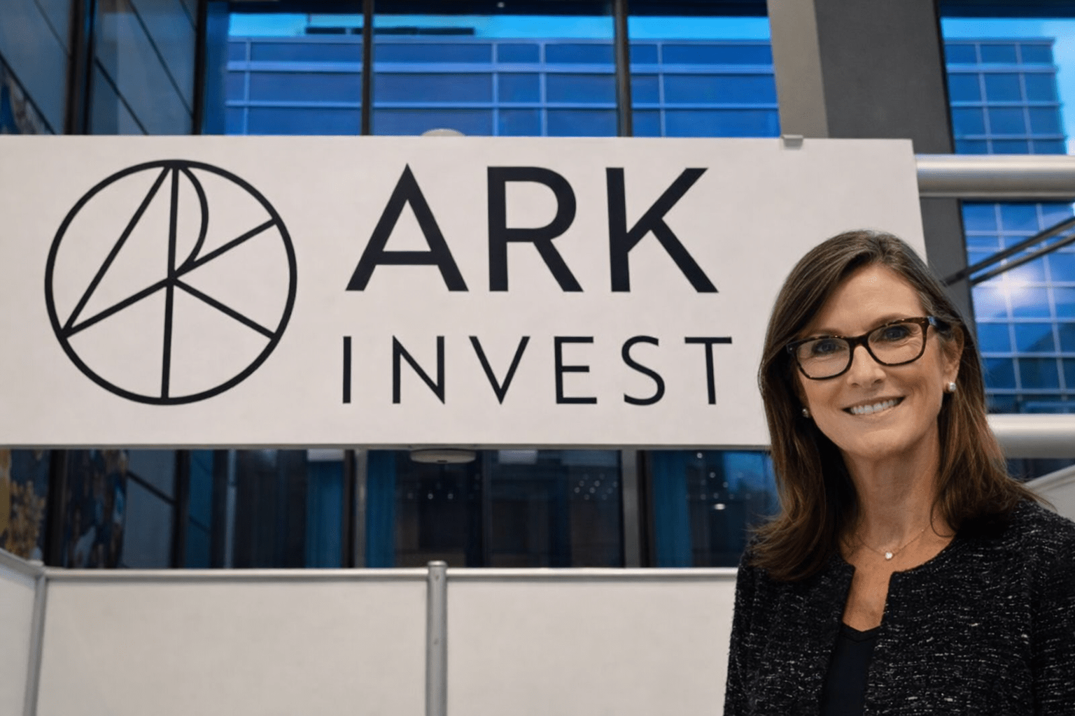 Ark Invest Buys $13.7 Million in Circle, Sells Robinhood…